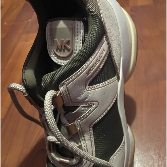 MK BOOTS (any shoes that have a lil dirt on them will be cleaned ) - Picture 3 of 3